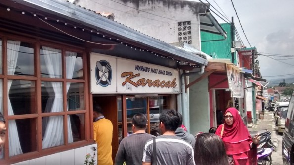 Rumah Makan Karacak Khas Sunda