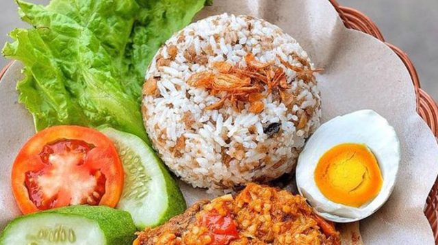 Rekomendasi Kuliner Bandung Nasi Tutug Oncom