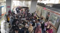 Dari Bekasi Ke Kampus UI KRL