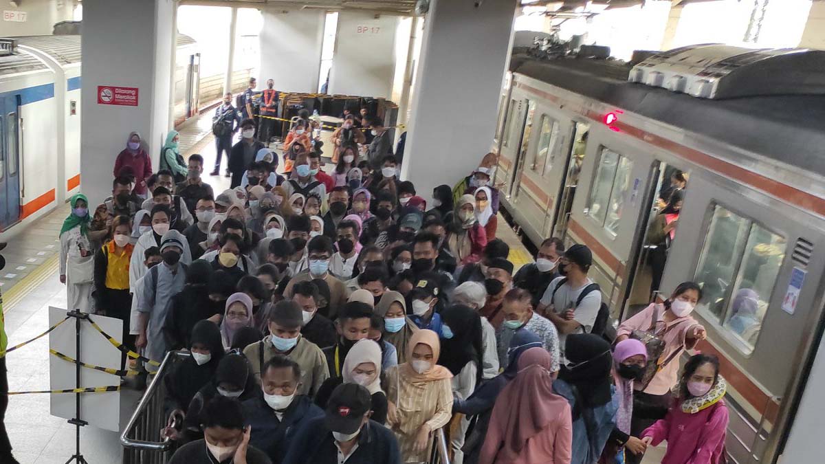 Dari Bekasi Ke Kampus UI Naik KRL